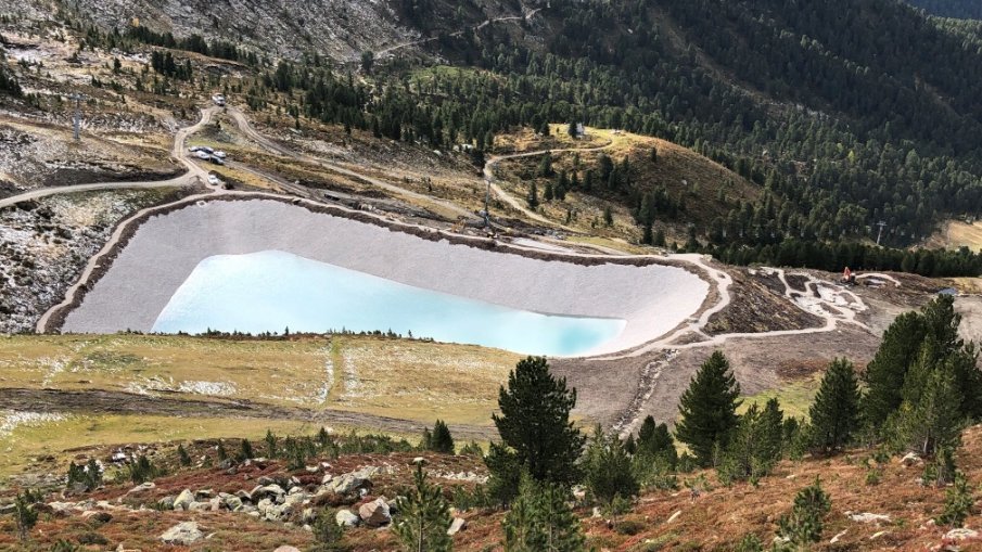 The Tulfein Alm reservoir has a volume of 18 Olympic swimming pools and is intended to provide 25 hectares of snowmaking area.